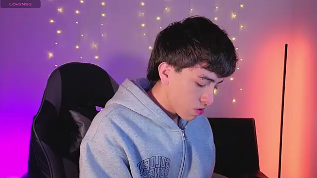 Snapshot of onlinenico chatting on 12-05-25, 08:05 onlinenico online show from 12-05-25, 08:05