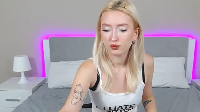 MarianeSun online show from 09-11-25, 04:12