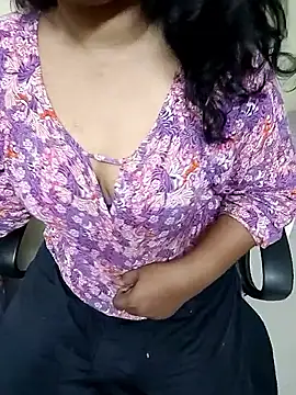 Snapshot of tamilmaha12 chatting on 09-19-25, 03:56 tamilmaha12 online show from 09-19-25, 03:56