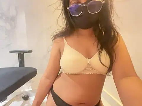 Snapshot of sexydaizy chatting on 10-11-25, 06:01 sexydaizy online show from 10-11-25, 06:01