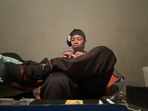 Snapshot of Tookey012 chatting on 09-24-25, 07:17 Tookey012 online show from 09-24-25, 07:17