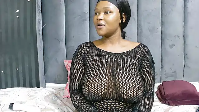 Snapshot of SexyBaddieXXX chatting on 10-20-25, 12:05 SexyBaddieXXX online show from 10-20-25, 12:05