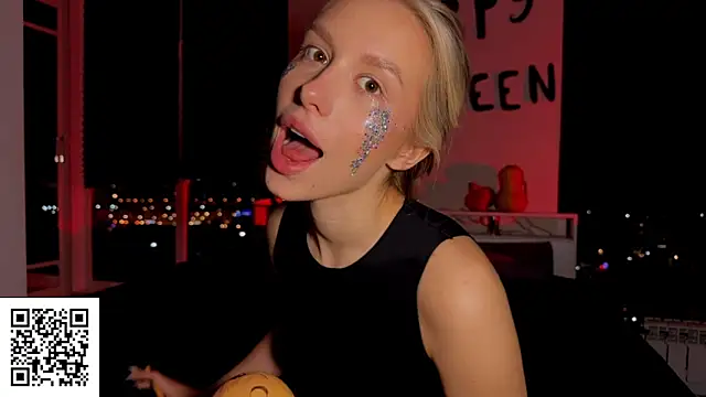 ElysiaXo online show from 10-31-25, 09:27