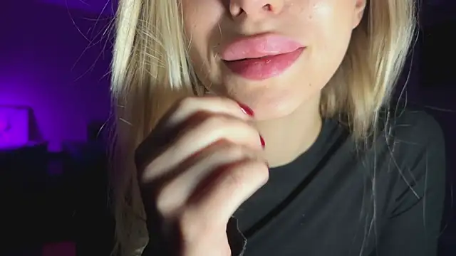 ElysiaXo online show from 12-17-25, 10:27