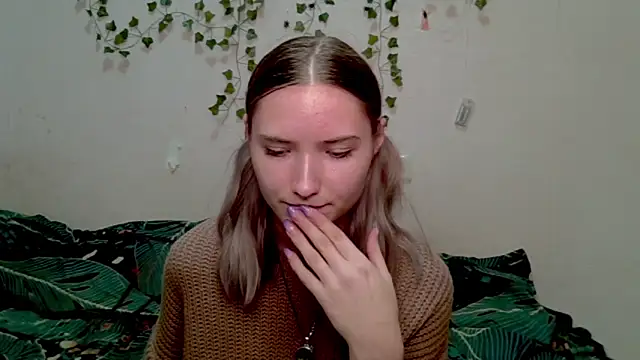  kikiclark   online show from 10-24-25, 08:49