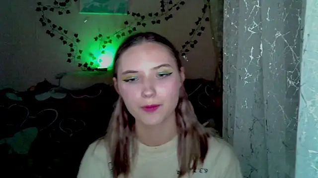  kikiclark   online show from 11-14-25, 10:29