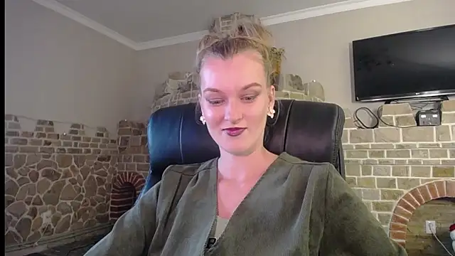 MysticVenus  online show from 09-16-25, 02:51