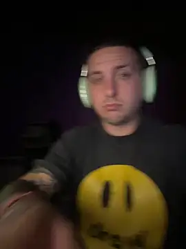 Snapshot of SantyPlayBig chatting on 02-10-26, 04:27 SantyPlayBig online show from 02-10-26, 04:27