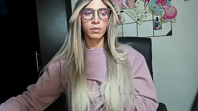 Snapshot of Andy_Roses chatting on 09-20-25, 03:07 Andy Roses online show from 09-20-25, 03:07