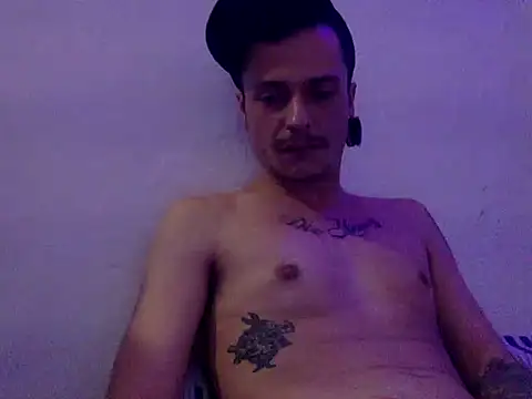 Snapshot of chrisalmeid_ chatting on 09-16-25, 07:20 chrisalmeid online show from 09-16-25, 07:20