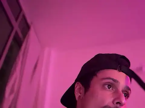 Snapshot of chrisalmeid_ chatting on 11-05-25, 03:28 chrisalmeid online show from 11-05-25, 03:28