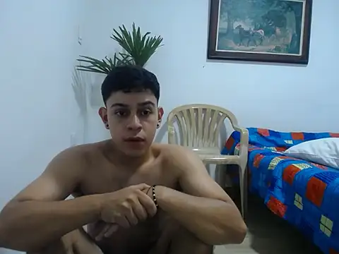 Snapshot of Young_handsome chatting on 09-09-25, 12:32 Young handsome online show from 09-09-25, 12:32