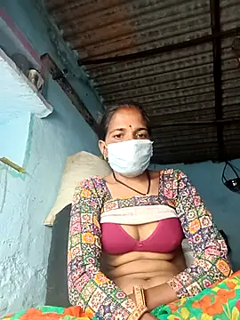 Snapshot of Hot-honi chatting on 10-08-25, 11:13 Hot-honi online show from 10-08-25, 11:13