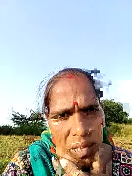 Snapshot of Hot-honi chatting on 10-10-25, 11:31 Hot-honi online show from 10-10-25, 11:31