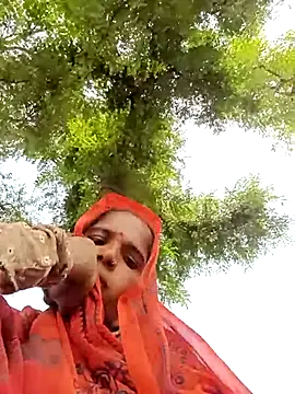 Snapshot of Hot-honi chatting on 10-15-25, 06:13 Hot-honi online show from 10-15-25, 06:13