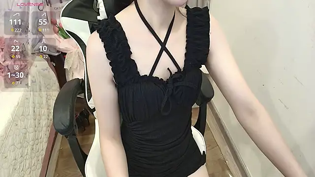 Snapshot of Bae_Gigii chatting on 10-13-25, 01:05 Bae Gigii online show from 10-13-25, 01:05