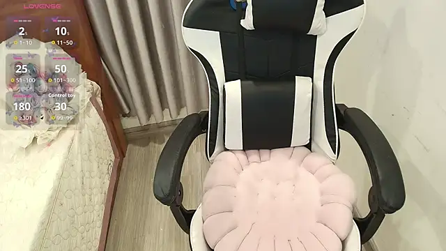 Snapshot of Bae_Gigii chatting on 12-14-25, 12:21 Bae Gigii online show from 12-14-25, 12:21