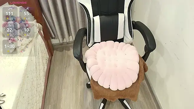 Snapshot of Bae_Gigii chatting on 12-15-25, 12:26 Bae Gigii online show from 12-15-25, 12:26