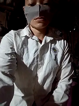 Snapshot of liss-su chatting on 09-17-25, 10:33 liss-su online show from 09-17-25, 10:33