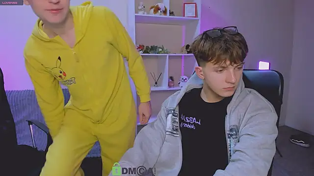 Snapshot of travis_wolf_ chatting on 10-11-25, 07:12 travis wolf online show from 10-11-25, 07:12