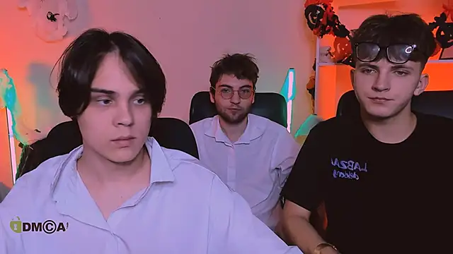 Snapshot of travis_wolf_ chatting on 10-26-25, 07:53 travis wolf online show from 10-26-25, 07:53