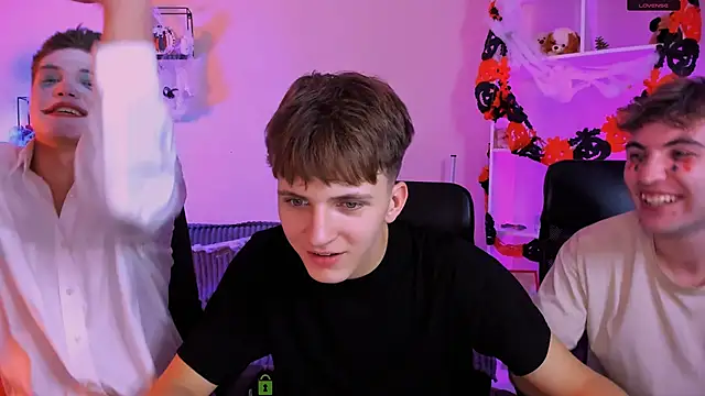 Snapshot of travis_wolf_ chatting on 10-31-25, 09:16 travis wolf online show from 10-31-25, 09:16