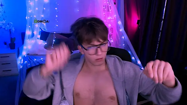 Snapshot of travis_wolf_ chatting on 11-25-25, 08:20 travis wolf online show from 11-25-25, 08:20