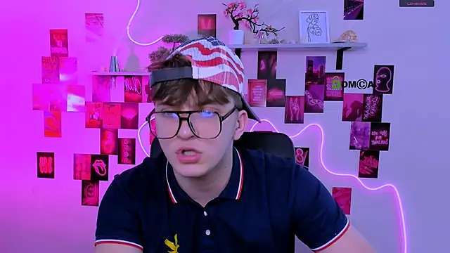 travis wolf  online show from 04-26-26, 09:07