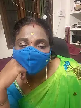 Snapshot of Tamil_Kavitha10 chatting on 11-10-25, 04:39 Tamil Kavitha10 online show from 11-10-25, 04:39