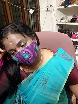 Snapshot of Tamil_Kavitha10 chatting on 11-30-25, 04:44 Tamil Kavitha10 online show from 11-30-25, 04:44