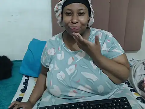 Chubby Queenx255 online show from 10-15-25, 04:01