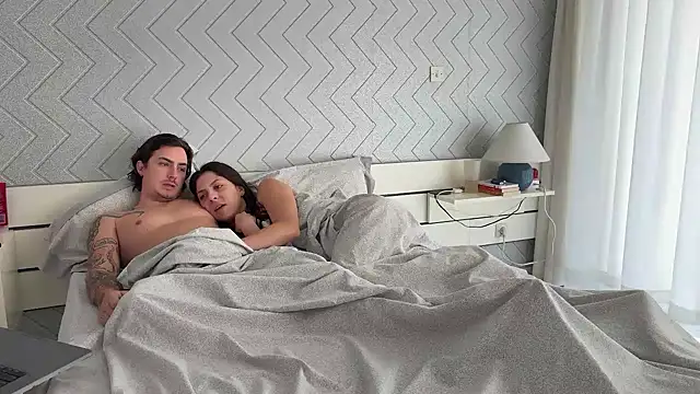 Snapshot of Cam-FrenchKiss chatting on 09-21-25, 12:40 Cam-FrenchKiss online show from 09-21-25, 12:40