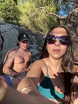 Snapshot of Cam-FrenchKiss chatting on 09-29-25, 03:28 Cam-FrenchKiss online show from 09-29-25, 03:28