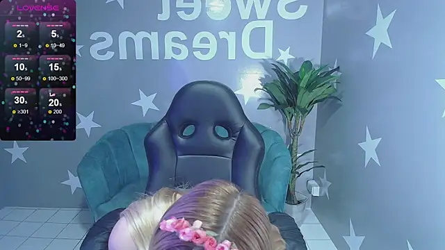 Snapshot of Candy_kush_t chatting on 10-15-25, 08:53 Candy kush t online show from 10-15-25, 08:53