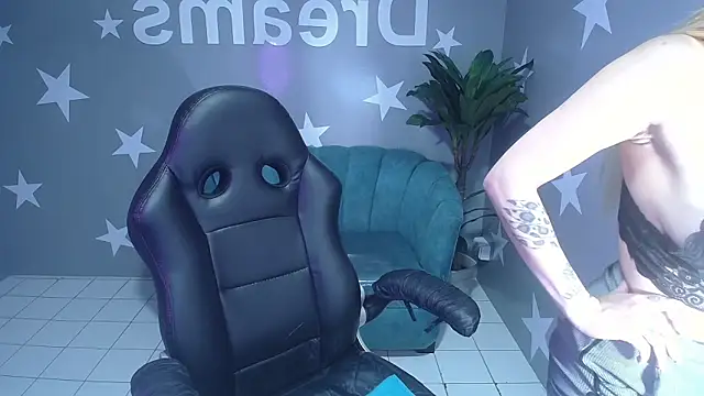 Snapshot of Candy_kush_t chatting on 10-24-25, 08:38 Candy kush t online show from 10-24-25, 08:38