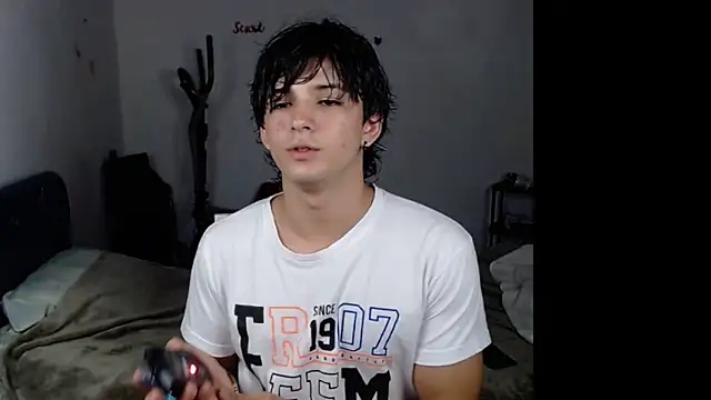 Snapshot of big_lunatic chatting on 10-10-25, 04:22 big lunatic online show from 10-10-25, 04:22