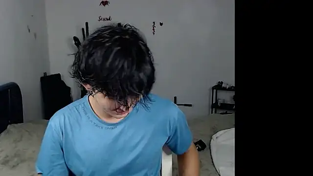 Snapshot of big_lunatic chatting on 10-11-25, 04:01 big lunatic online show from 10-11-25, 04:01