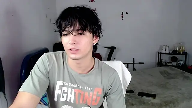 Snapshot of big_lunatic chatting on 10-22-25, 03:29 big lunatic online show from 10-22-25, 03:29