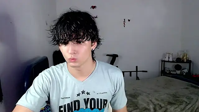 Snapshot of big_lunatic chatting on 10-24-25, 01:13 big lunatic online show from 10-24-25, 01:13