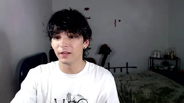 Snapshot of big_lunatic chatting on 10-28-25, 03:21 big lunatic online show from 10-28-25, 03:21