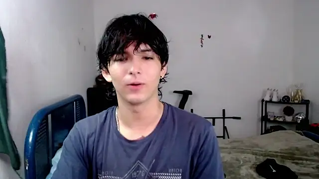 Snapshot of big_lunatic chatting on 11-11-25, 05:18 big lunatic online show from 11-11-25, 05:18