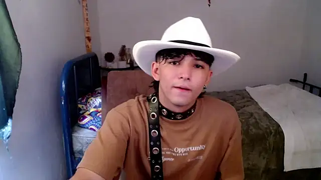 Snapshot of big_lunatic chatting on 12-02-25, 01:50 big lunatic online show from 12-02-25, 01:50