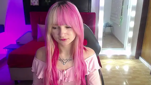 Snapshot of _Charlotte_Collins_ chatting on 05-30-26, 03:20 Charlotte Collins online show from 05-30-26, 03:20