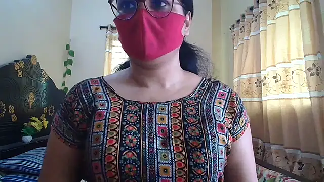 Snapshot of Elena_cruz5 chatting on 05-03-26, 05:02 Elena cruz5 online show from 05-03-26, 05:02