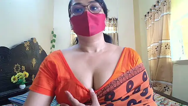 Snapshot of Elena_cruz5 chatting on 05-13-26, 03:48 Elena cruz5 online show from 05-13-26, 03:48