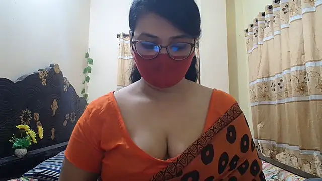 Snapshot of Elena_cruz5 chatting on 05-13-26, 04:37 Elena cruz5 online show from 05-13-26, 04:37