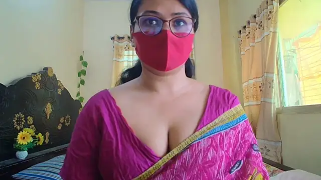 Snapshot of Elena_cruz5 chatting on 05-17-26, 04:21 Elena cruz5 online show from 05-17-26, 04:21
