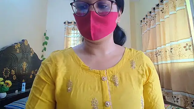 Snapshot of Elena_cruz5 chatting on 05-18-26, 04:07 Elena cruz5 online show from 05-18-26, 04:07