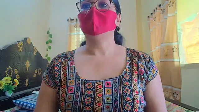 Snapshot of Elena_cruz5 chatting on 05-24-26, 04:28 Elena cruz5 online show from 05-24-26, 04:28