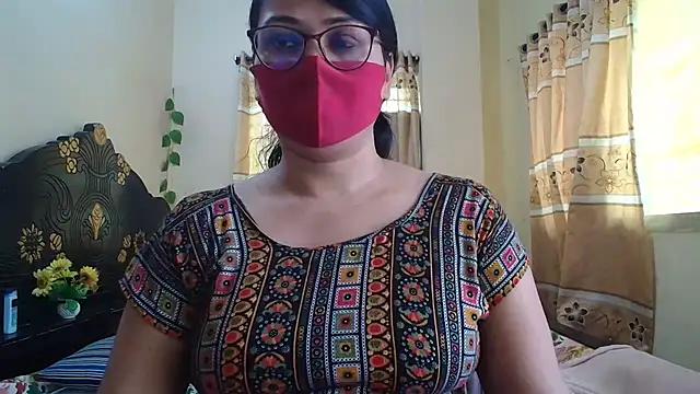 Snapshot of Elena_cruz5 chatting on 05-25-26, 05:02 Elena cruz5 online show from 05-25-26, 05:02